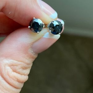 1/4 Ct and white gold black diamond earrings